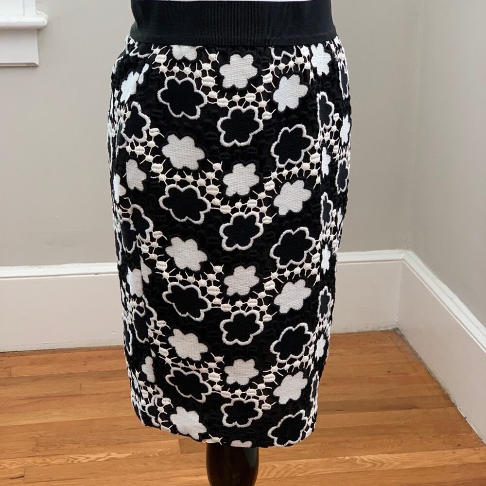 Ann Taylor Black/White Lace Pencil Skirt, Size 00P